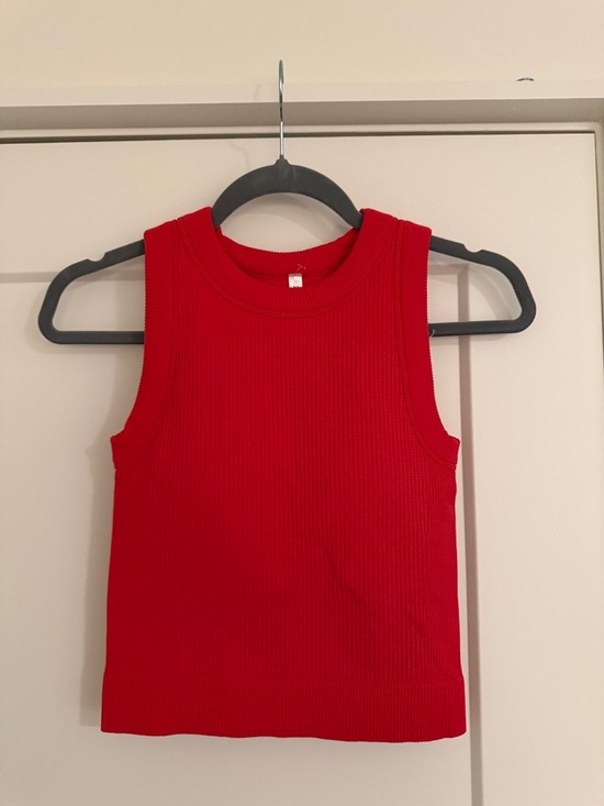 Zenana Outfitters Tops - Zenana Outfitters Red Ribbed Sleeveless Tank, built in bra with pads.